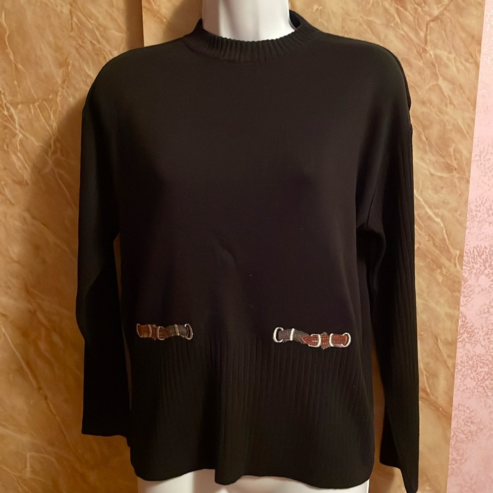 Women preowned sweater accellent condition made in Italy color black size M